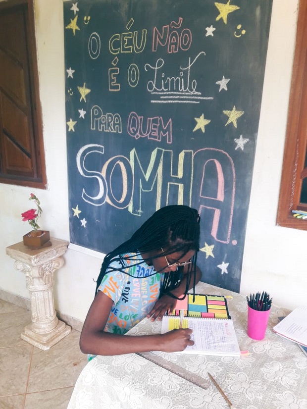 A aluna Raquel Cristina  foi um dos destaques nas ações promovidas pela Escola Estadual Cesário Alvim. Foto: Arquivo da Escola 