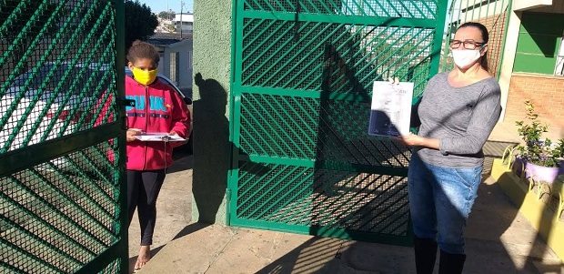 Gabriela sabe da importância de fazer a devolução dos PETs. Foto: Arquivo da Escola