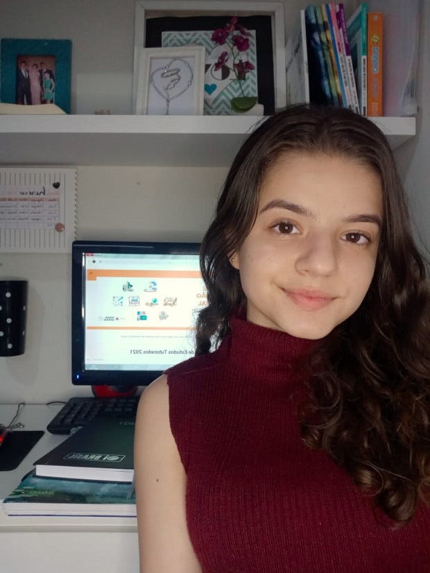 A estudante Letícia gostou muito das ferramentas apresentadas pela escola. Foto: Arquivo Pessoal