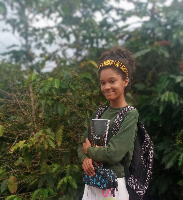 Maria Luísa é incentivada pelos pais a sempre se dedicar aos estudos. Foto: Arquivo Pessoal 