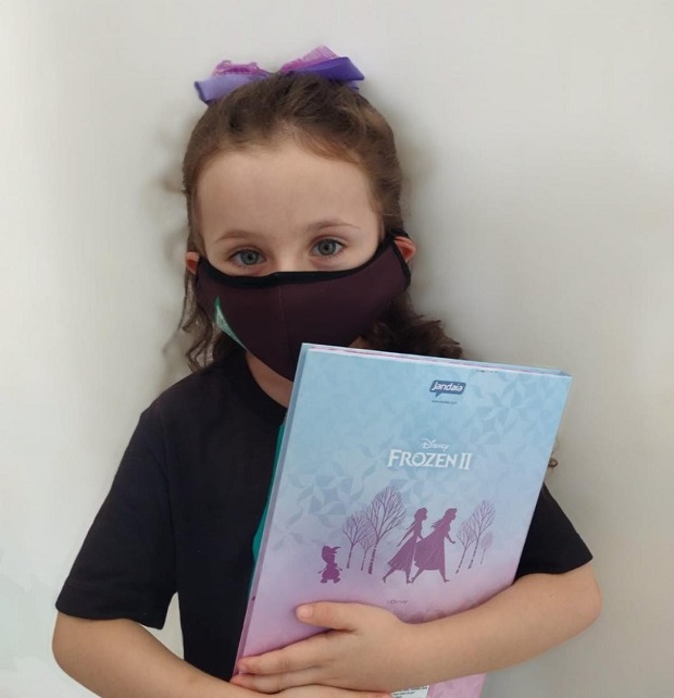 A aluna Rebeca está ansiosa pelas atividades do ano letivo de 2021. Foto: Arquivo Pessoal