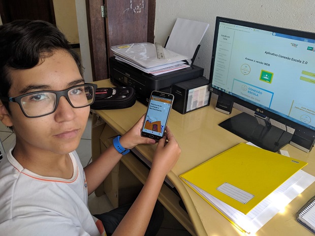 Breno Emanuel Alves de Oliveira é aluno do 7º ano do ensino fundamental da Escola Estadual Comendador Viana, em Espinosa