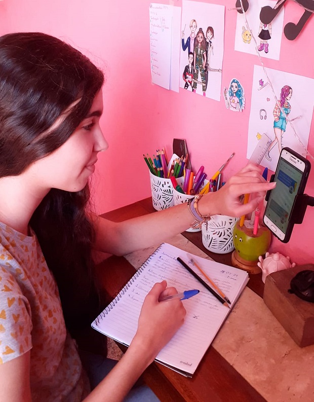 Clarice Vieira Anastácio, aluna do 1º ano do ensino médio da Escola Estadual Nova Aparecida, no município Nova União