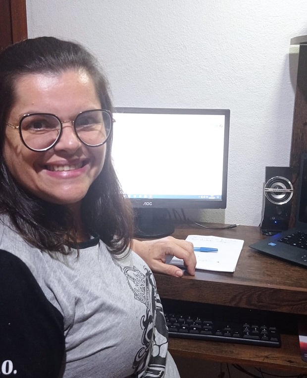  Cassia Helena Barbosa Morato é professora nas escolas estaduais Francisca Botelho e  Monsenhor Artur de Oliveira. Foto: Arquivo Pessoal 