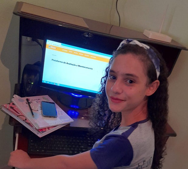 A aluna Mikaely Gomes dos Santos, do 1º ano da Escola Estadual Dr. Tancredo Neves, de José Gonçalves de Minas, conta que o resultado da Avaliação Diagnóstica foi muito importante