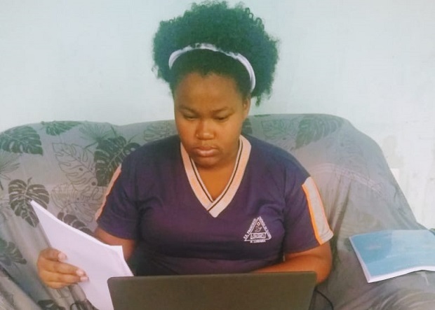 Isadora Rodrigues da Silva, de 15 anos, aluna do 1º ano do Ensino Médio de Tempo Integral da Escola Estadual Francisco Tibúrcio de Oliveira, em Santa Luzia. Foto: Arquivo Pessoal