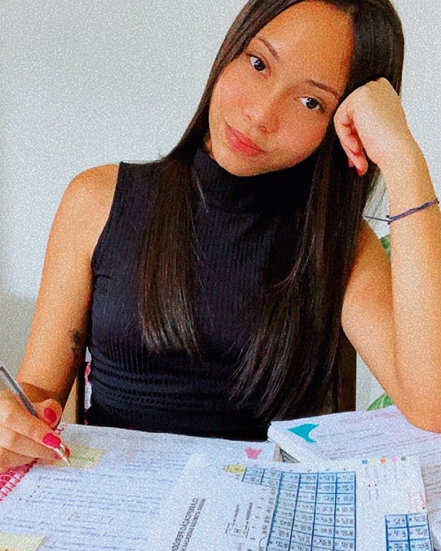  Nicolle decidiu cursar ciências sociais após ter aula de sociologia com um professor da escola. Foto: Arquivo Pessoal