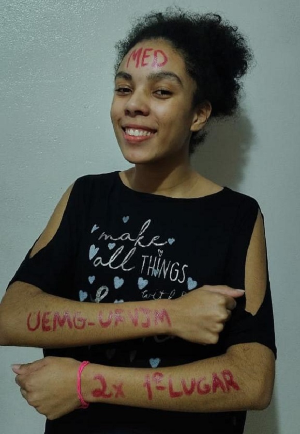 Priscila vai cursar medicina na UFVJM. Foto: Arquivo Pessoal 