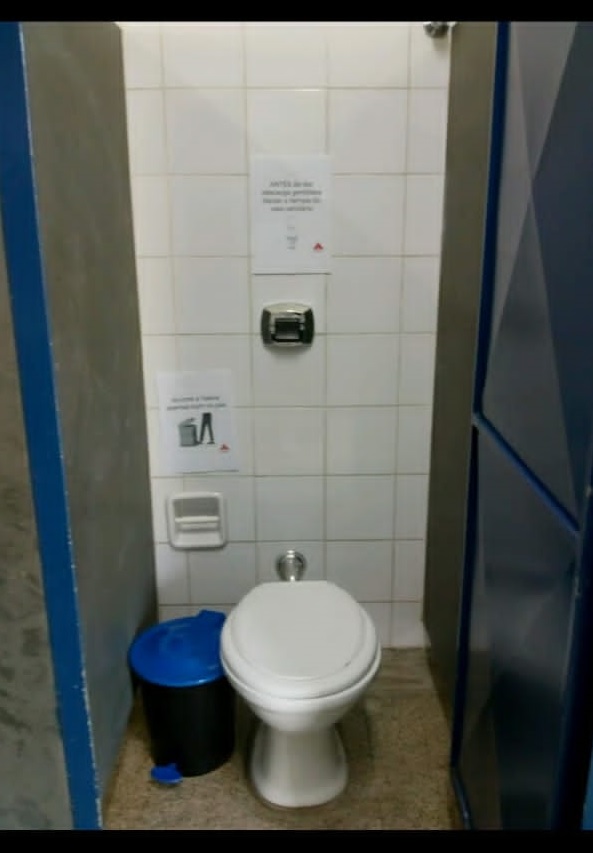 Na Escola Estadual Senador Antônio Carlos foram colocados avisos em todos os lugares. Foto: Arquivo da Escola