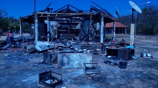 Fogo destruiu parte das instalações da escola. Foto: Divulgação/ SRE de Januária 