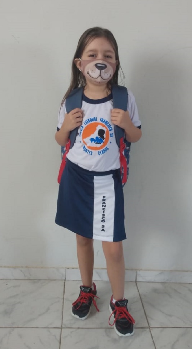 Maria pronta para ir à escola. Foto: Arquivo Pessoal 