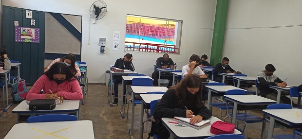Na Escola Estadual José Gomes Junqueira estudantes ficaram felizes com a retomada das atividades presenciais. Foto: Arquivo da Escola