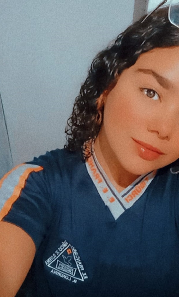 Beatriz Prudêncio, de 15 anos, do primeiro ano do ensino médio da Escola Estadual Francisco Tibúrcio de Oliveira, em Santa Luzia, contou com o empenho da unidade de ensino para voltar ao ambiente de estudo. Foto: Arquivo Pessoal