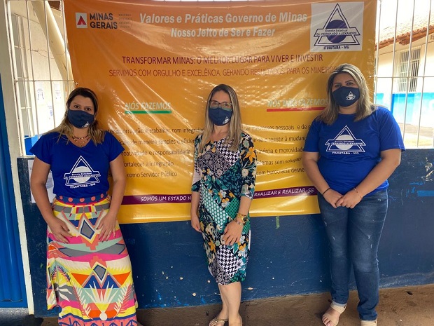 A especialista Maria Cinquini, a diretora Márcia e a especialista Andréia da E.E. Doutor Fernando Alexandre. Foto: Arquivo da Escola
