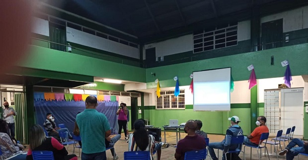 Carolina e os colegas mostraram para os alunos  que os professores estão ali para ajudar nos mais diferentes aspectos. Foto: Arquivo Pessoal 
