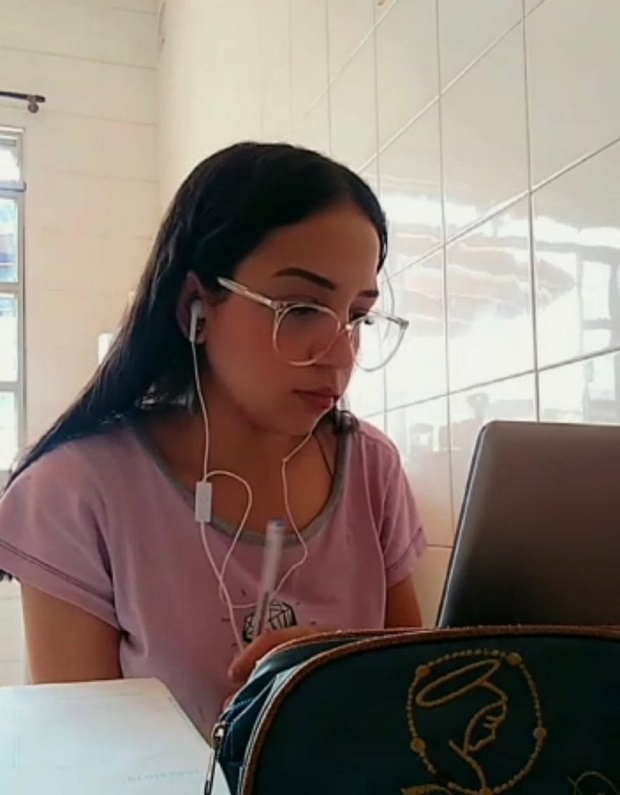 Roberta escreveu uma carta para agradecer todo o apoio e incentivo durante sua passagem pela educação básica. Foto: Arquivo Pessoal 