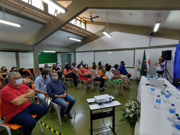 Secretaria Julia Sant'Anna se reuniu com diretores de escolas da SRE Sete Lagoas. Crédito: Marcelo Ernesto/SEE/MG