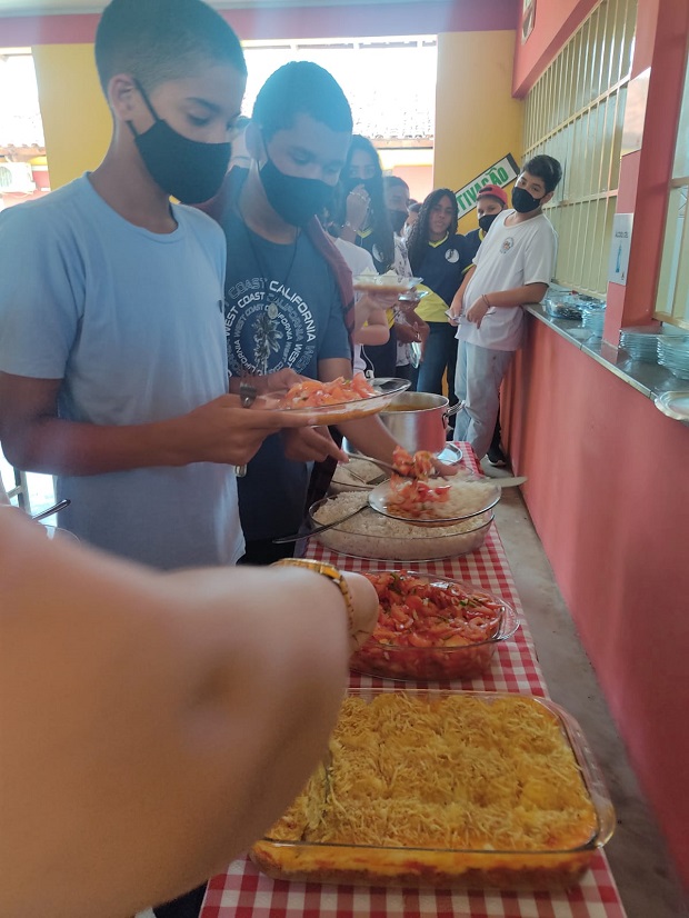 Na  Escola Estadual Professor Leopoldo Pereira as verduras não ficam fora do prato. Foto: Arquivo da Escola 