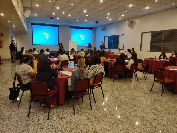 Cerca de 100 servidores das SREs participam da formação. Crédito: SEE/MG/Divulgação