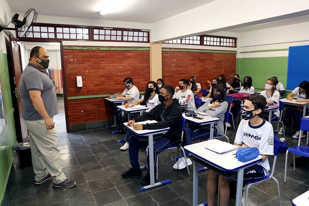 Na Escola Estadual Professor Agnelo Correia Viana, alunos estavam ansiosos pela implementação do Novo Ensino Médio. Foto: : Gil Leonardi/Imprensa MG