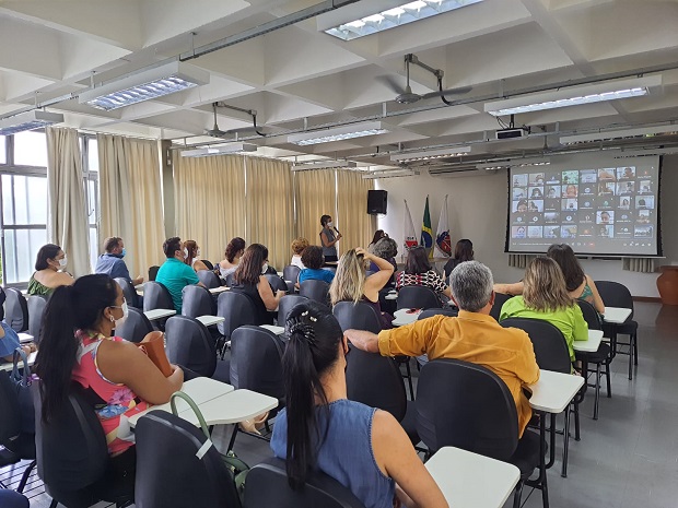 Em Uberaba, os gestores perguntaram sobre Ensino Médio em Tempo Integral, certificação ocupacional, valorização profissional, entre outros. Foto: Geanine Nogueira ACS/SEE