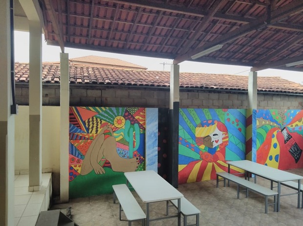  Na Escola Estadual Tancredo de Almeida Neves as mudanças contaram com a participação dos alunos, que hoje têm um espaço exclusivo para deixar sua marca na unidade de ensino. Foto: Arquivo da Escola