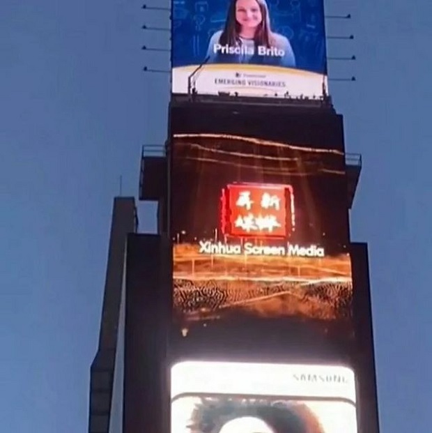 Priscila teve sua foto exposta em um telão na 5ª Avenida, em NY, nos Estados Unidos. / Foto: Arquivo Pessoal 