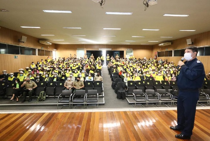 O coordenador regional da Operação Rondon Minas Gerais, Coronel William Silva da Cunha,  explicou sobre a história do Projeto Rondon. Foto: Divulgação/SEE-MG