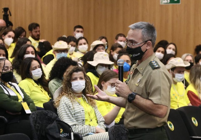 O Coordenador Geral do Projeto Rondon, Coronel Fernandes, também esteve no lançamento da operação e contou um pouco sobre suas experiências no Exército Brasileiro e exaltou os jovens voluntários. Foto: Divulgação/SEE-MG
