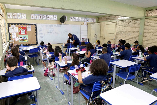 Mais de 13 mil servidores da Educação aprovados em concurso público foram nomeados nesta gestão. Foto: Gil Leonardi - Imprensa MG
