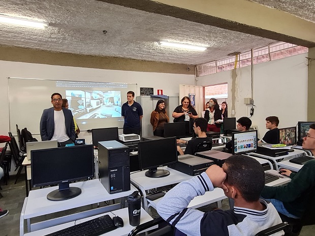 Alunos da EE José Bonifácio, em Barbacena recebem o secretário de Educação, Igor de Alvarenga. Foto: Bianca Giannini.