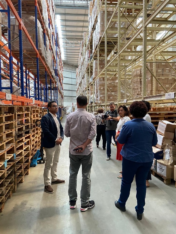 Equipe da SEE/MG conhece processos tecnológicos utilizados pelo CAEd em visita ao galpão. Foto: Bruna Dias 
