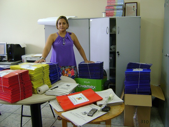 Educadoras da SRE de Governador Valadares mostram a preparação para as oficinas de capacitação. Foto: Divulgação SRE