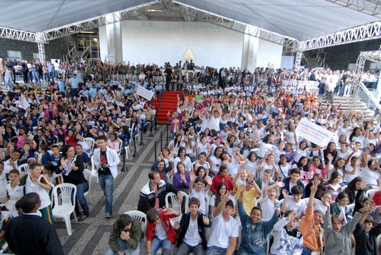 Cerca de 2,6 mil estudantes participaram do lançamento. FOTO: Renato Cobucci/Secom