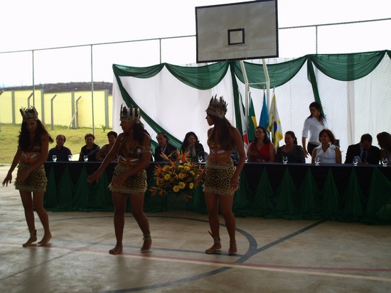 Nova quadra coberta da escola serviu de palco para as apresentações. FOTO: Geanine Nogueira - ACS SEE