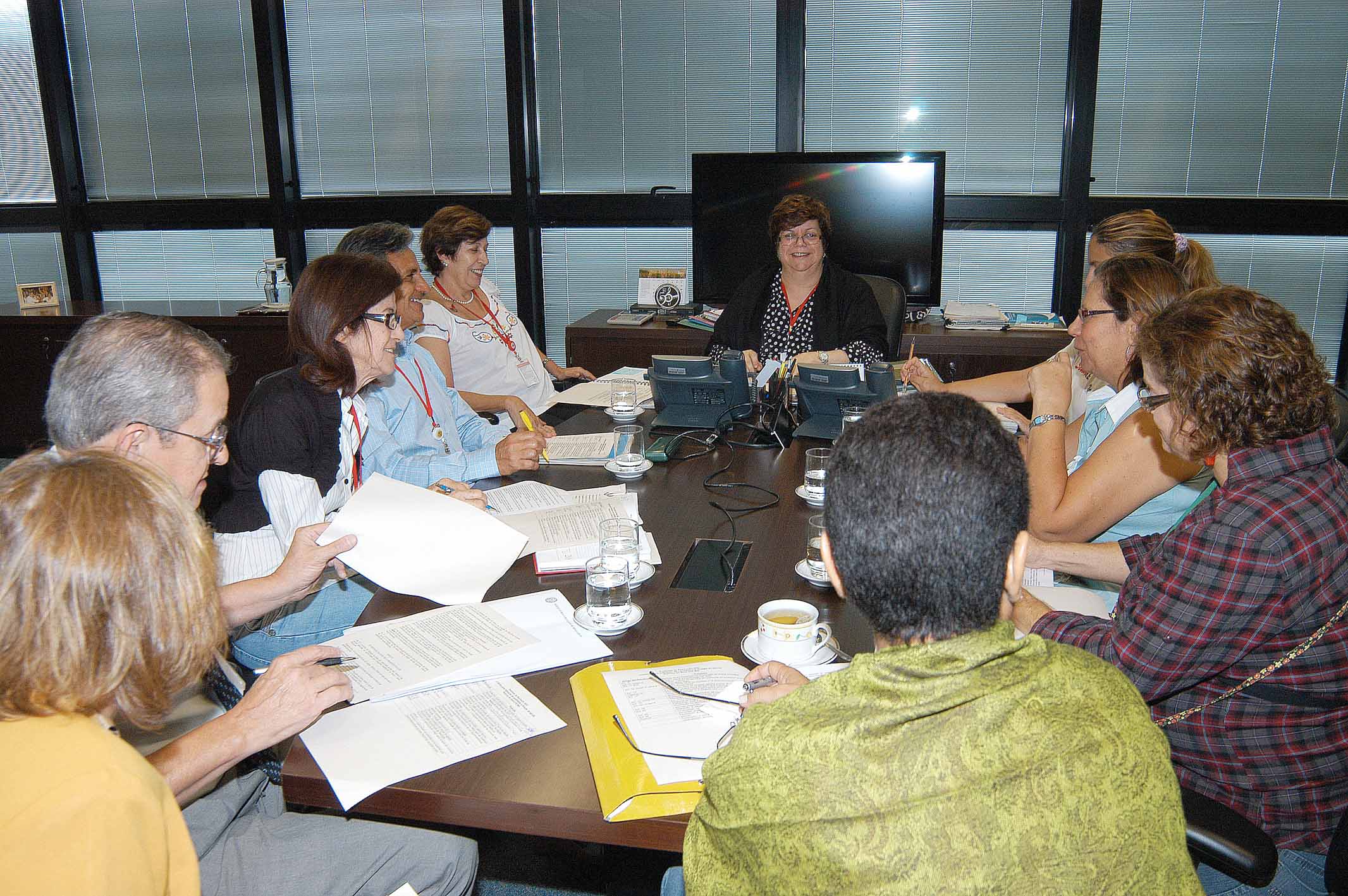 Representantes da Secretaria de Educação acertaram em conjunto com os integrantes da Comissão do Sindicato os termos do edital que regulamento o processo de consulta à comunidade para a escolha de diretores. Foto: Gil Leonardi