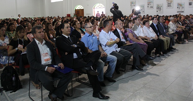 Prefeitros, secretários municipais de educação e equipes municipais do PIP participaram da cerimônia de lançamento. Foto: Hudson Menezes ACS SEE